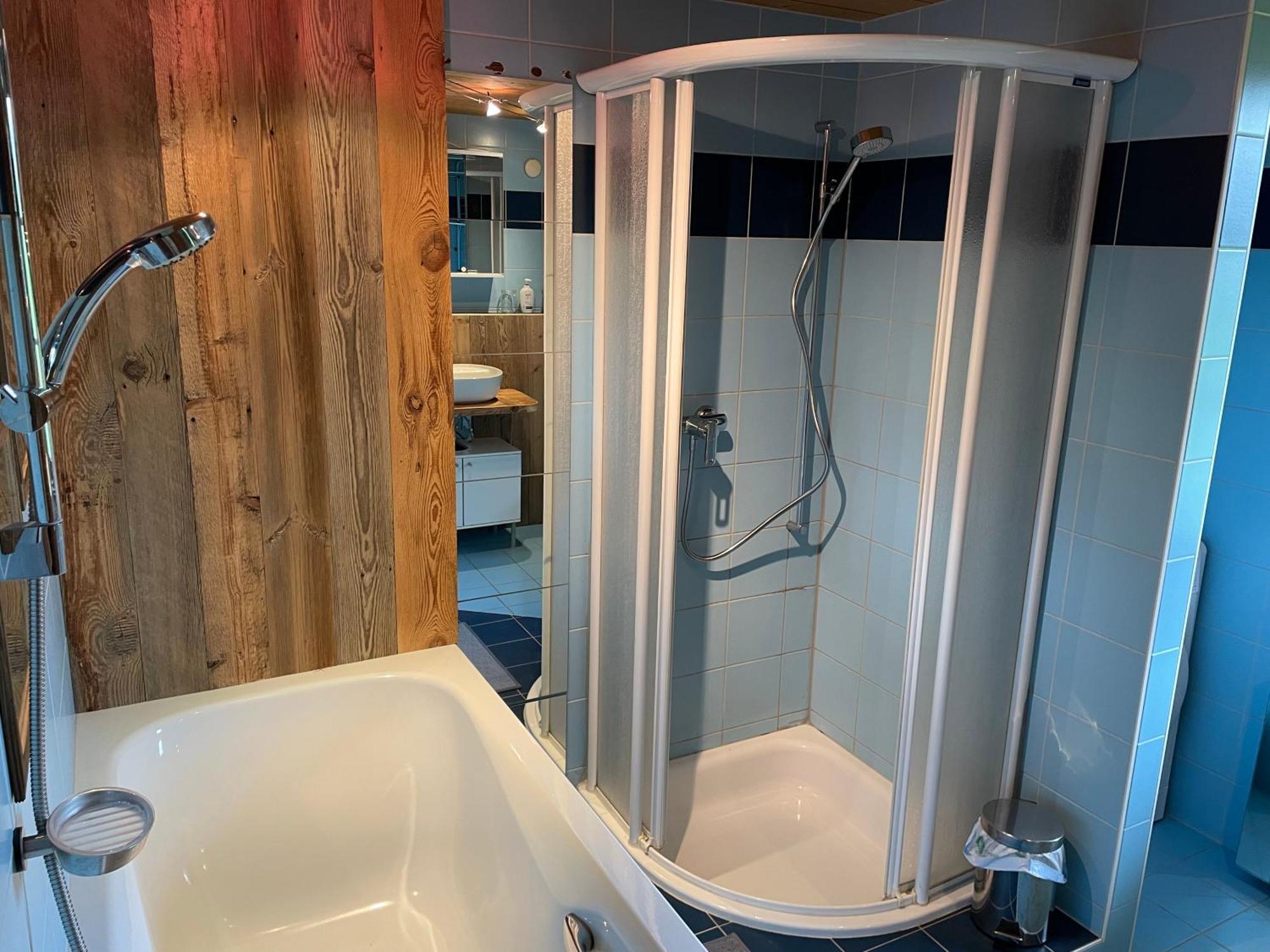 Edelweiss 4 Zi Ferienwohnung In Landhaus Фрутиген Екстериор снимка